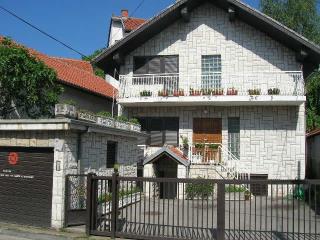 kuće   Beograd  Višnjička banja    Alberta Ajnštajna