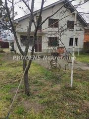 kuće   Pećinci  Ugrinovci    Mihaljevačka