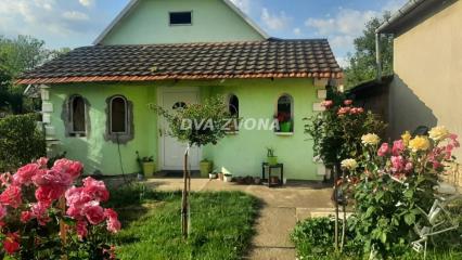kuće   Srbobran  -    
