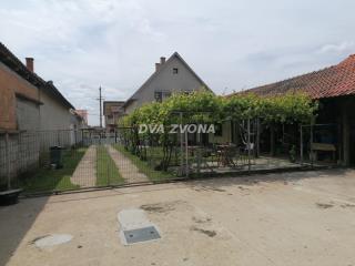 kuće   Inđija  -    