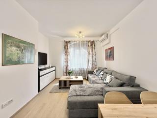 stanovi   Beograd  Banovo brdo    Karpoševa