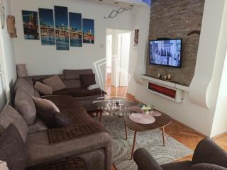 stanovi   Beograd  Banovo brdo    Požeška