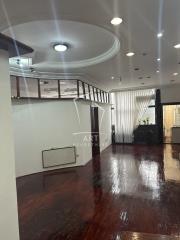 poslovni prostor   Beograd  Hotel Yu i Stari merkator    Palmira Toljatija