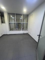 lokal i skladišta   Beograd  Žarkovo    Trgovačka