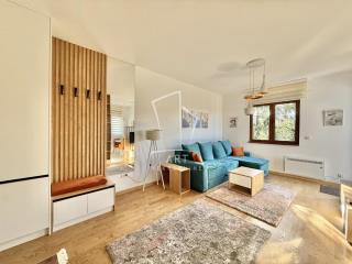 stanovi   ZLATIBORSKI OKRUG  Centar    Crvenih božura