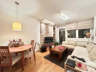 stanovi   Beograd  Hotel Yu i Stari merkator    Klare Cetkin