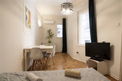 stanovi   Beograd  Politika    Hilandarska 