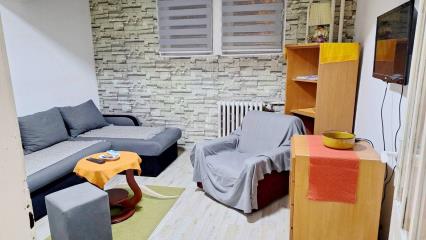 stanovi   Beograd  Kanarevo Brdo    Ivana Mičurina