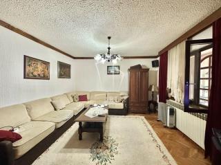 kuće   SREMSKI OKRUG  Centar    