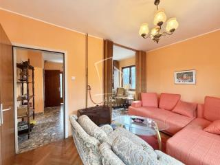 kuće   SREMSKI OKRUG  Stari Banovci    Braće Trninić