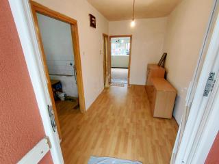 stanovi   Beograd  Petlovo Brdo    -