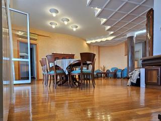  Senjak    Milovana Glišića 