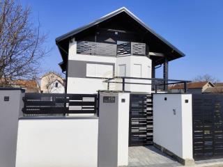 kuće   Novi Sad  -    Kninska