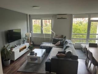 stanovi   Beograd  Banjica I II    Paunova