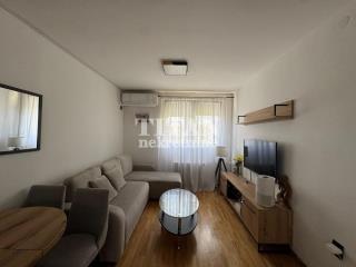 stanovi   Beograd  Kanarevo Brdo    Ivana Mičurina