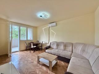 stanovi   Beograd  Karaburma    Maljenska