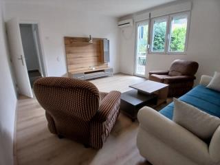 stanovi   Jagodina  -    