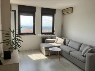 stanovi   Beograd  Banovo brdo    Kraljice Katarine