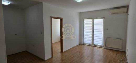 stanovi   Novi Sad  -    