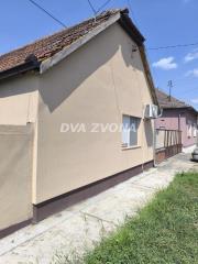 kuće   Bečej  -    
