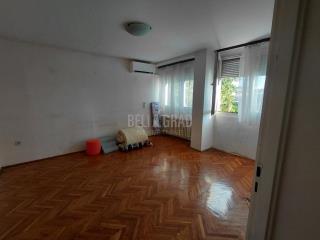 stanovi   Beograd  Šumice    Ustanička
