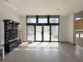 poslovni prostor   SREMSKI OKRUG  Centar    Svetosavska