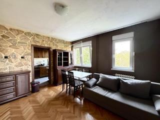 stanovi   Beograd  Dedinje    Zvečanska