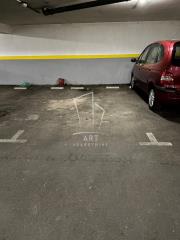 garaža   Beograd  Hram    Mome Kapora