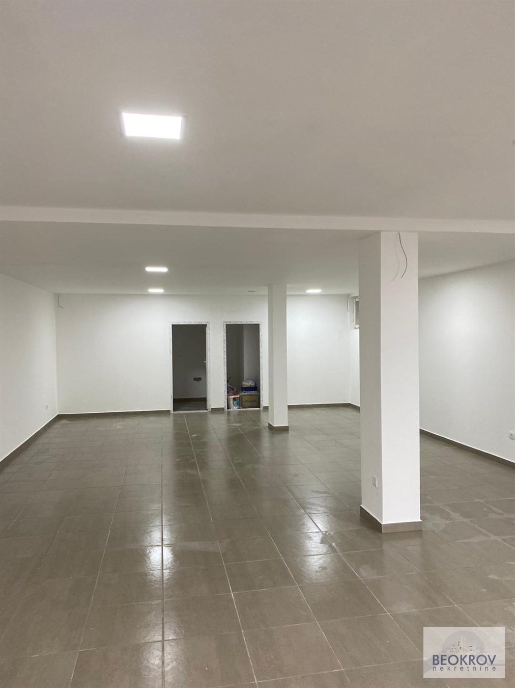 poslovni prostor   Beograd  Borča    Zrenjaninski put