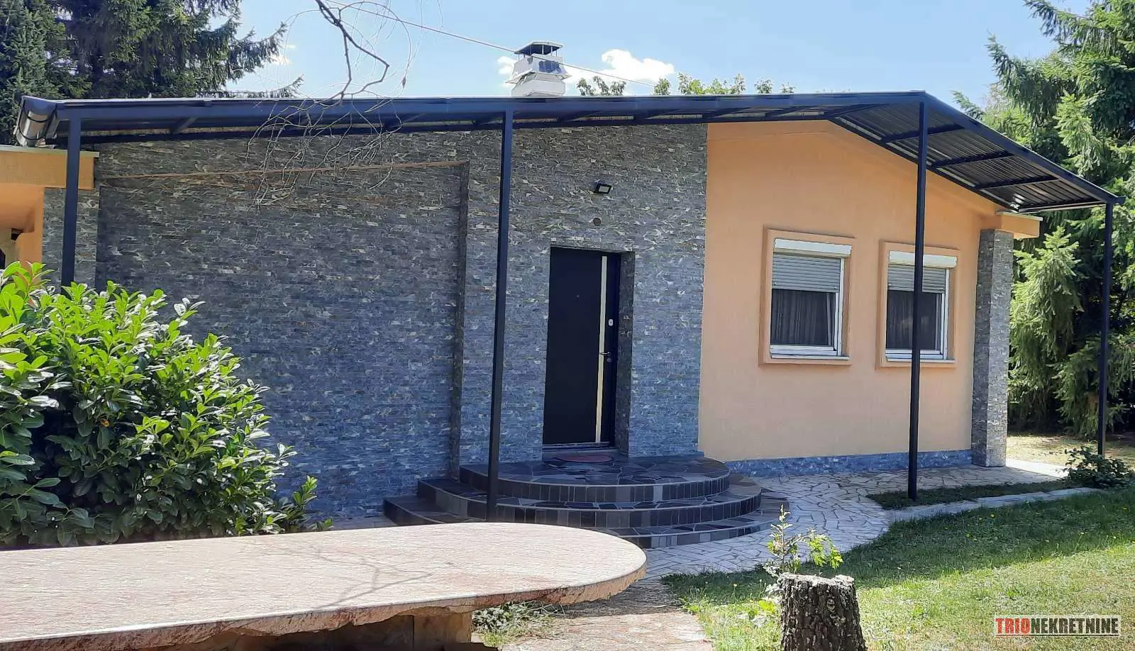 Beograd okolina Sopot  uknjizeni kuće 200000 evra 