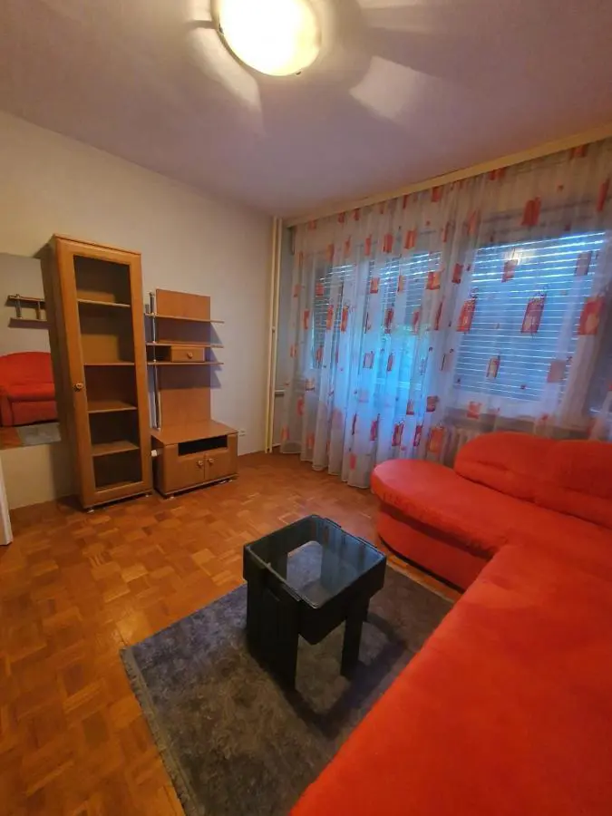 Trosoban stanovi Voždovac Kumodraž I II III 600 evra 