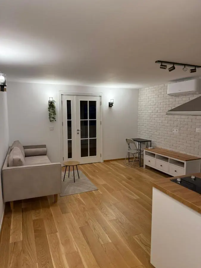 Beograd Savski venac  uknjizeni Jednoiposoban stanovi 700 evra 