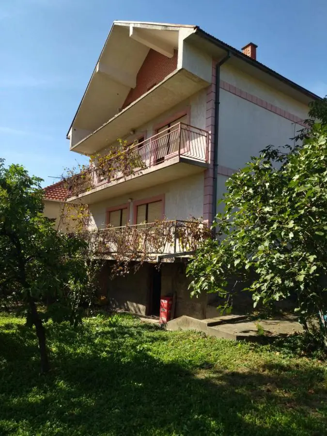 Beograd Grocka  uknjizeni kuće 240000 evra 