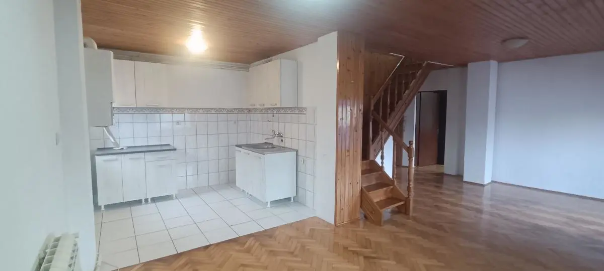 Petosoban stanovi Čukarica Žarkovo 198000 evra 