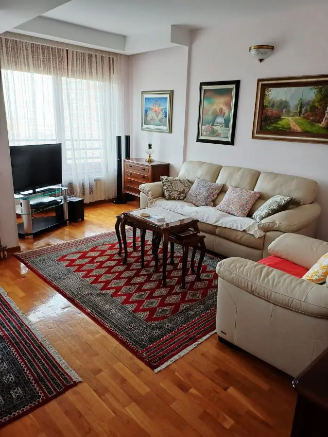 Beograd Savski venac  novogradnja  uknjizeni Trosoban stanovi 1500 evra 