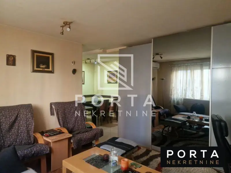Trosoban stanovi Zvezdara Cvetkova pijaca 206500 evra 