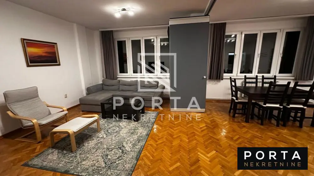 Beograd Stari Grad Četvorosoban stanovi 1050 evra 