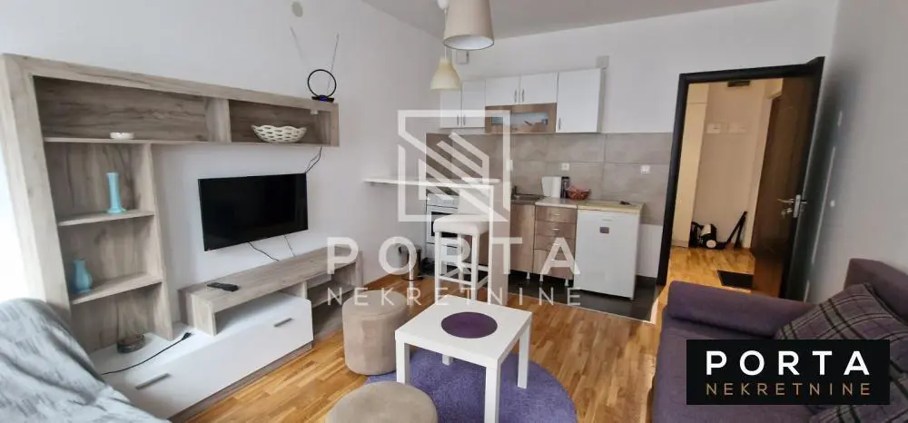 Garsonjera stanovi Voždovac Vojvode Vlahovića 300 evra 