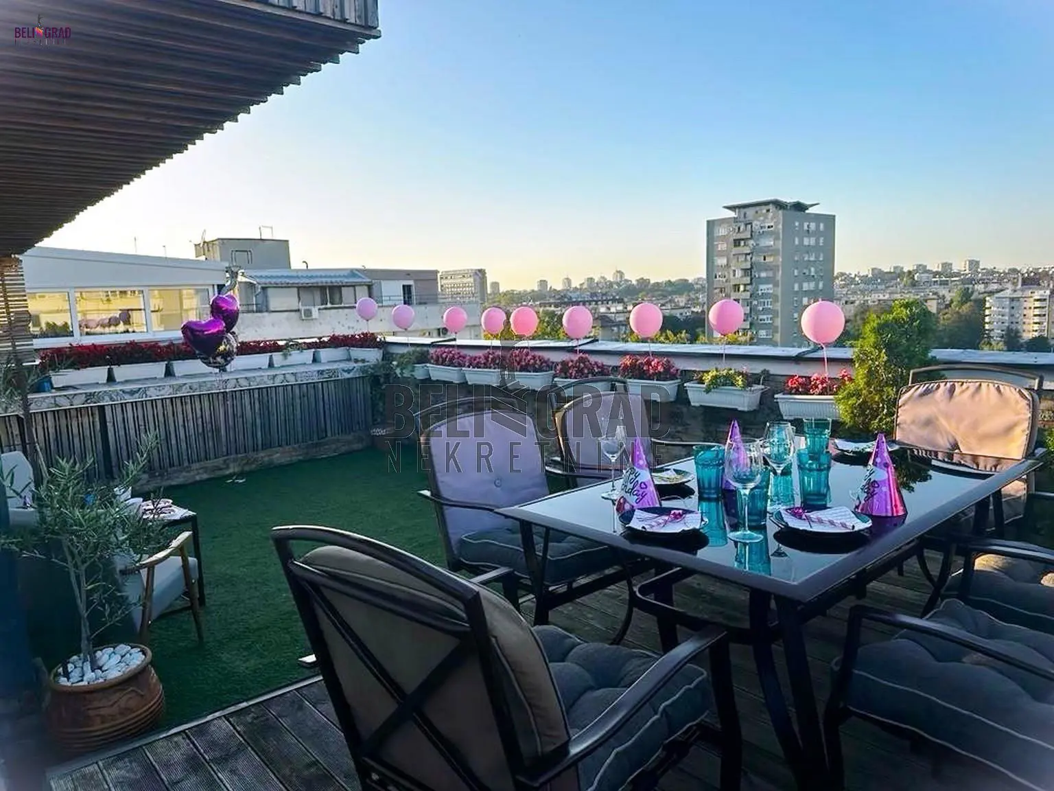 Dvosoban stanovi Novi Beograd Hotel Yu i Stari merkator 142800 evra 