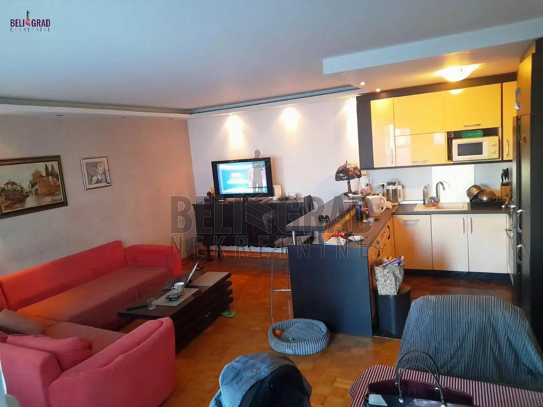 stanovi Beograd Novi Beograd Blok 11 (Hotel Jugoslavija) Bulevar maršala Tolbuhina Petosoban 