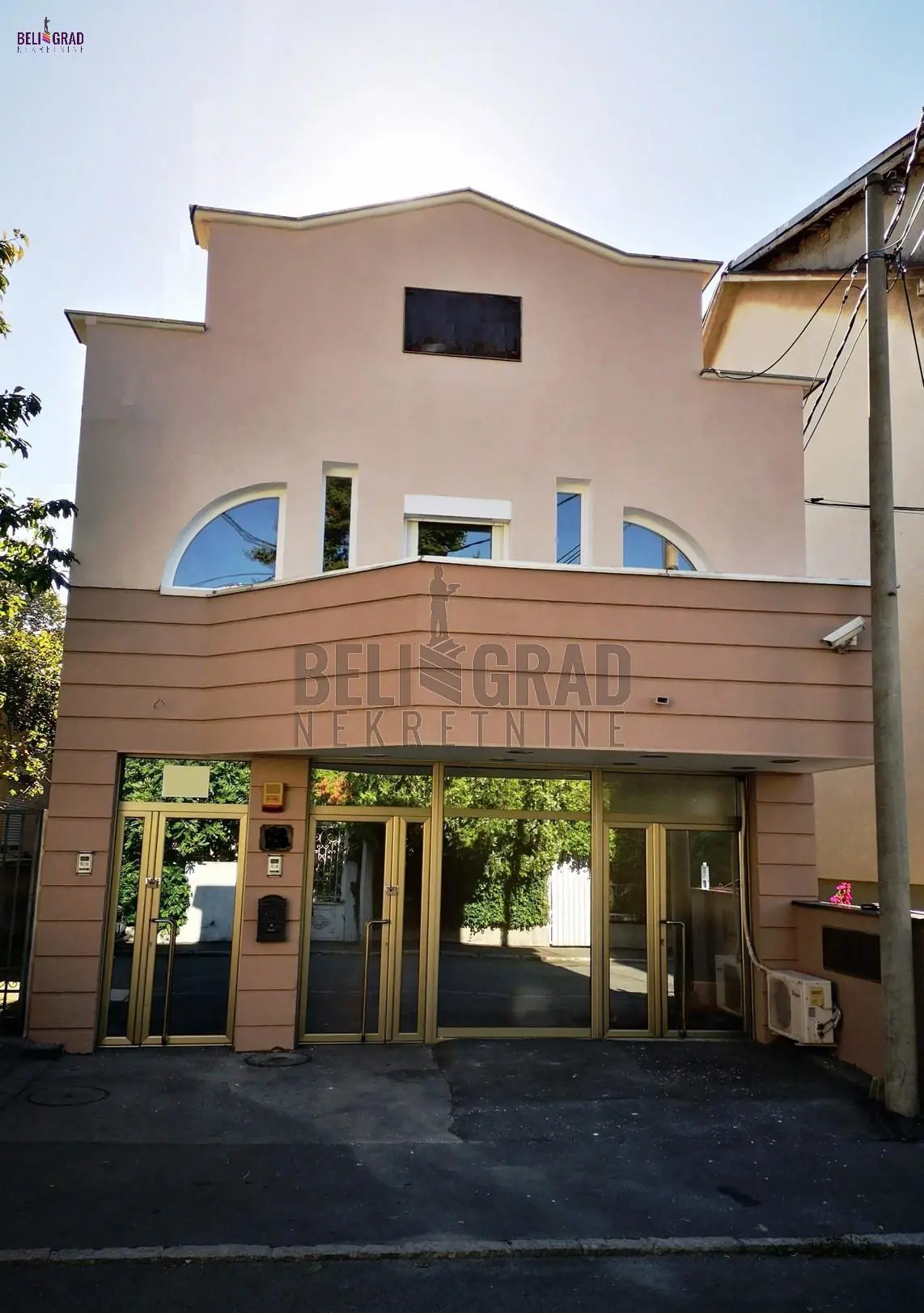 Beograd Voždovac  uknjizeni poslovni prostor 315000 evra 