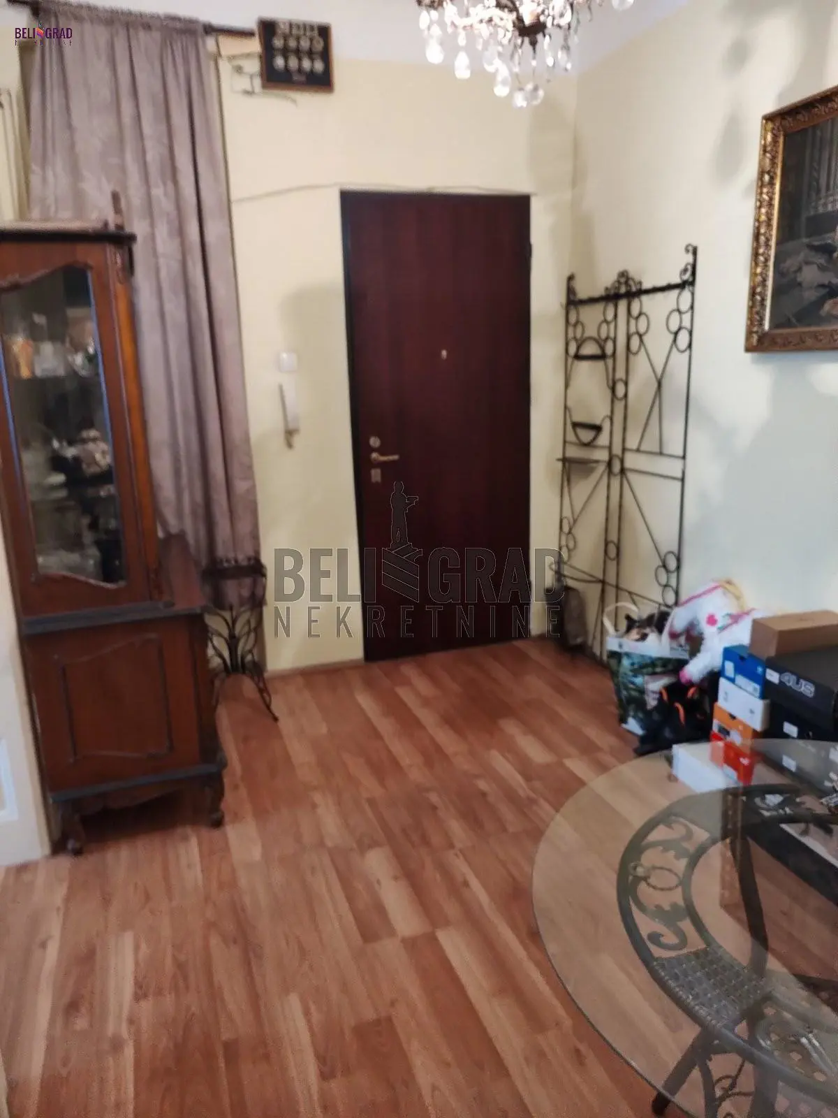 Dvosoban stanovi Vračar Cvetni trg 500 evra 