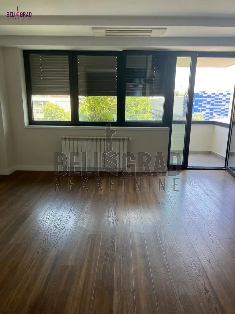 Beograd   novogradnja poslovni prostor 1500 evra 