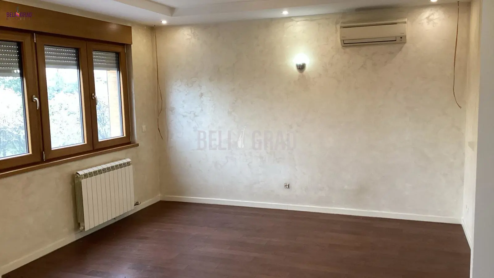 Četvorosoban stanovi  Novi Beograd Blok 67a 1400 evra 