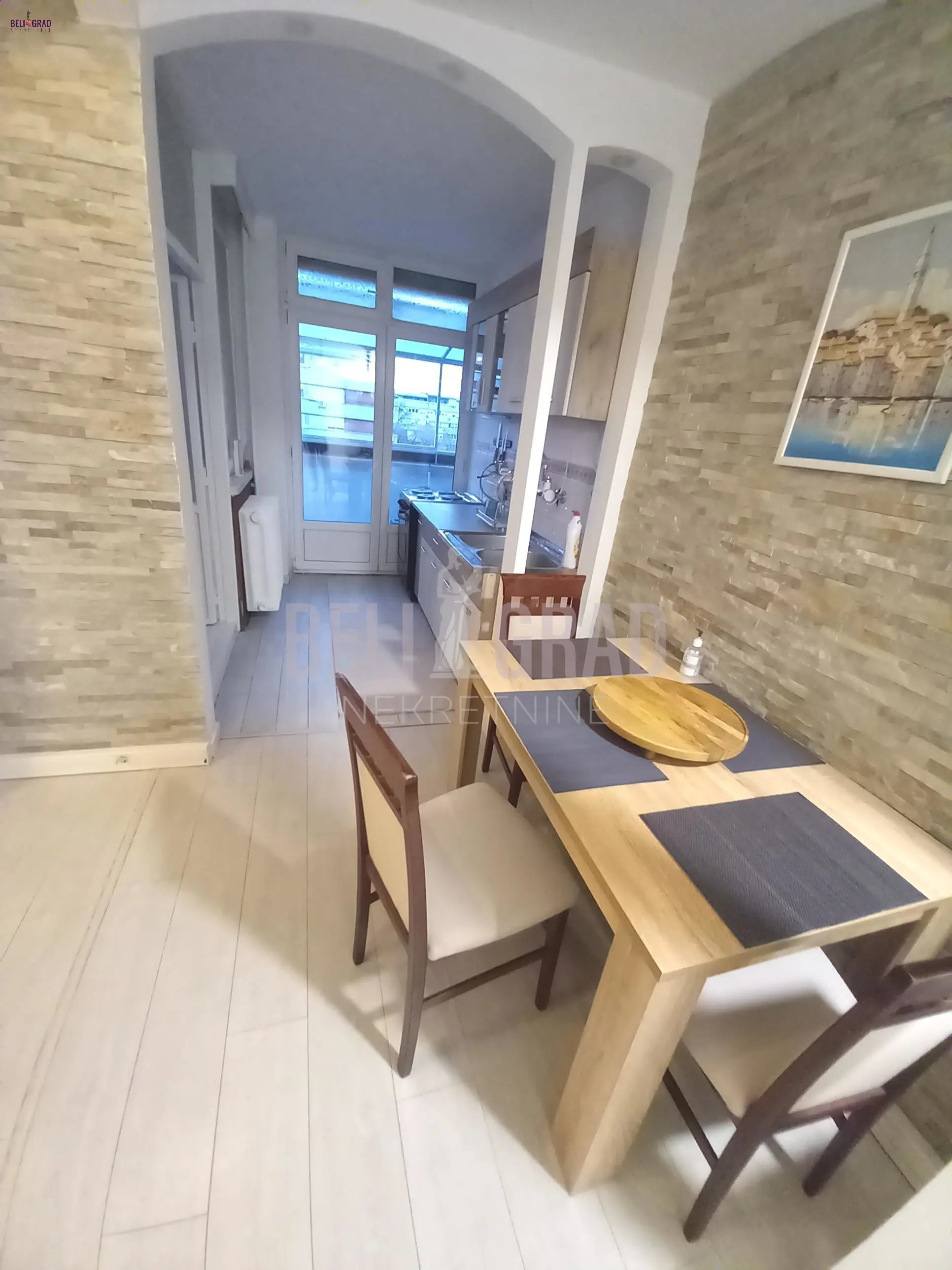 Trosoban stanovi Novi Beograd Sava centar (Blok 19 do 23) 230000 evra 