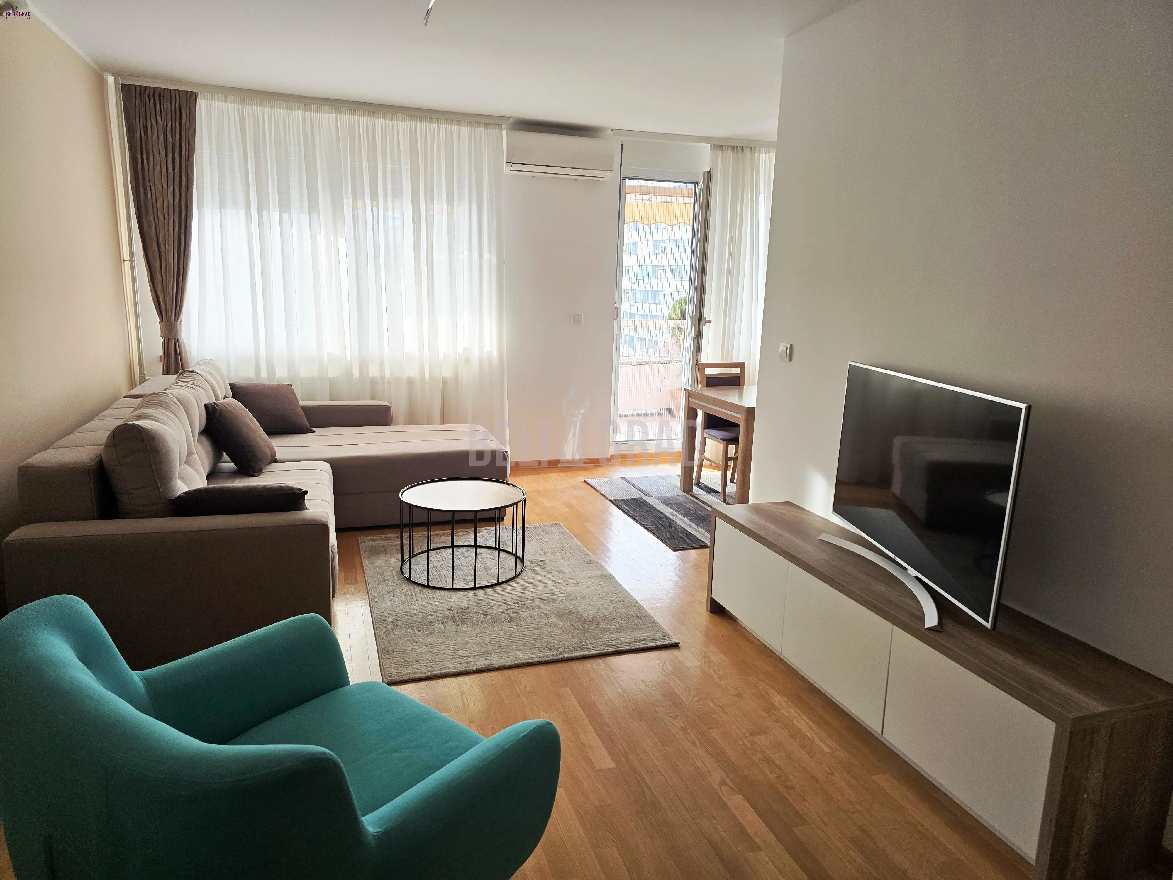 Beograd Voždovac poslovni prostor 950 evra 