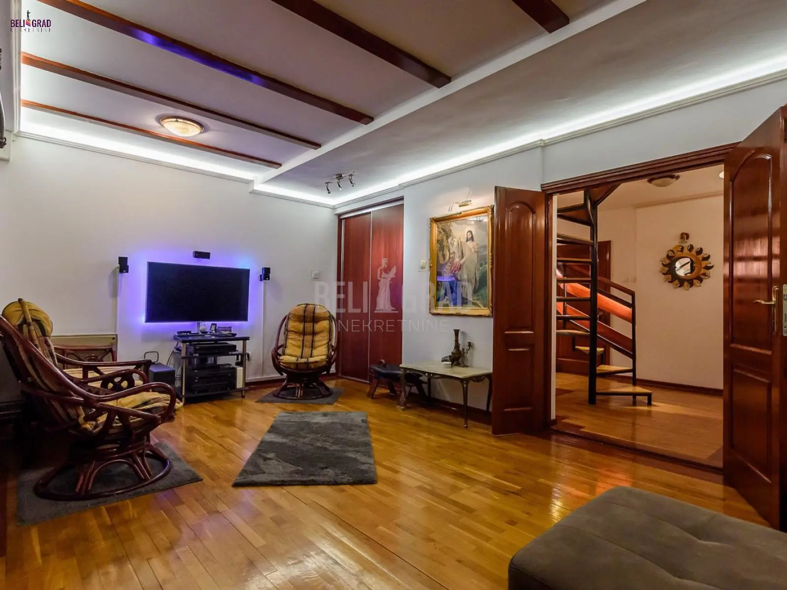  uknjizeni Četvorosoban stanovi Stari Grad Skadarlija 450000 evra 