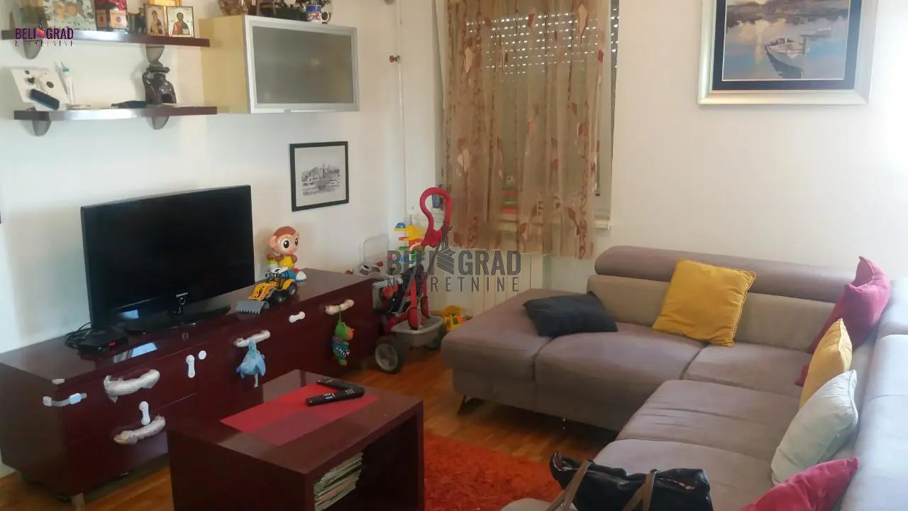 Dvosoban stanovi Vračar Južni bulevar 450 evra 