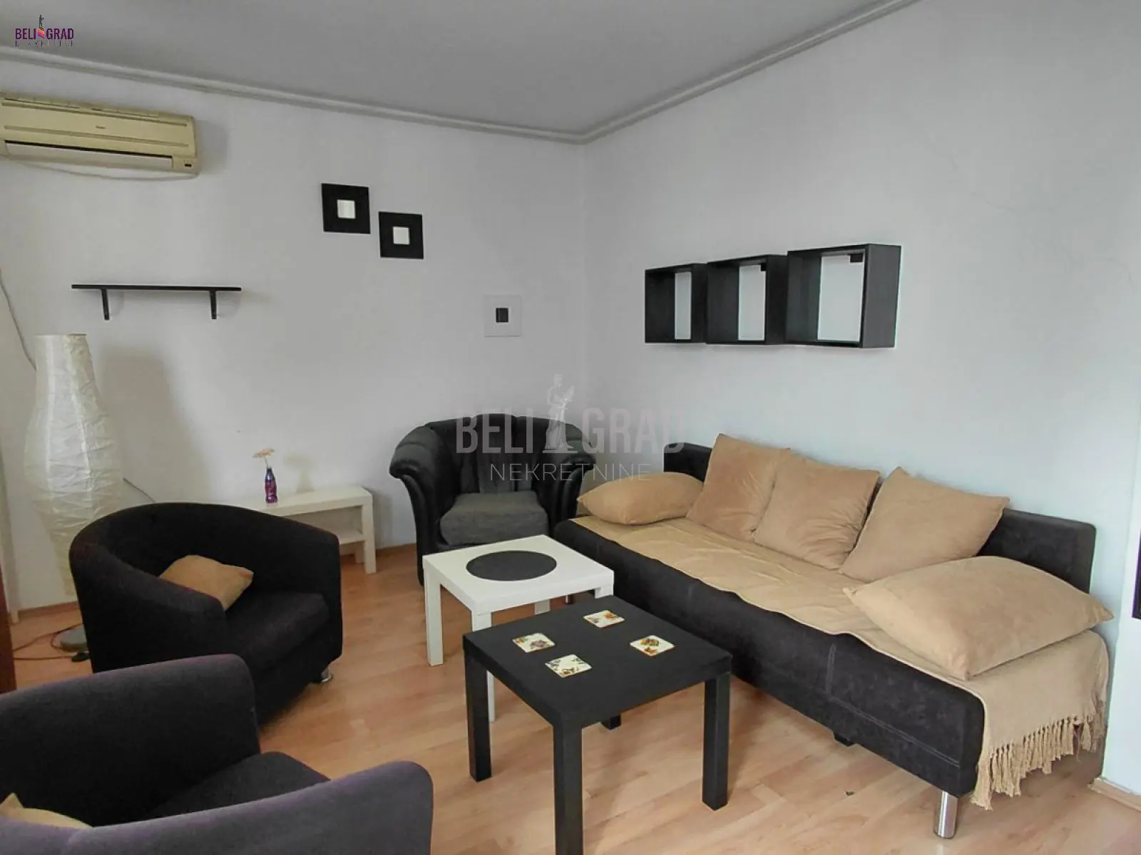 Jednosoban stanovi Novi Beograd Hotel Yu i Stari merkator 380 evra 