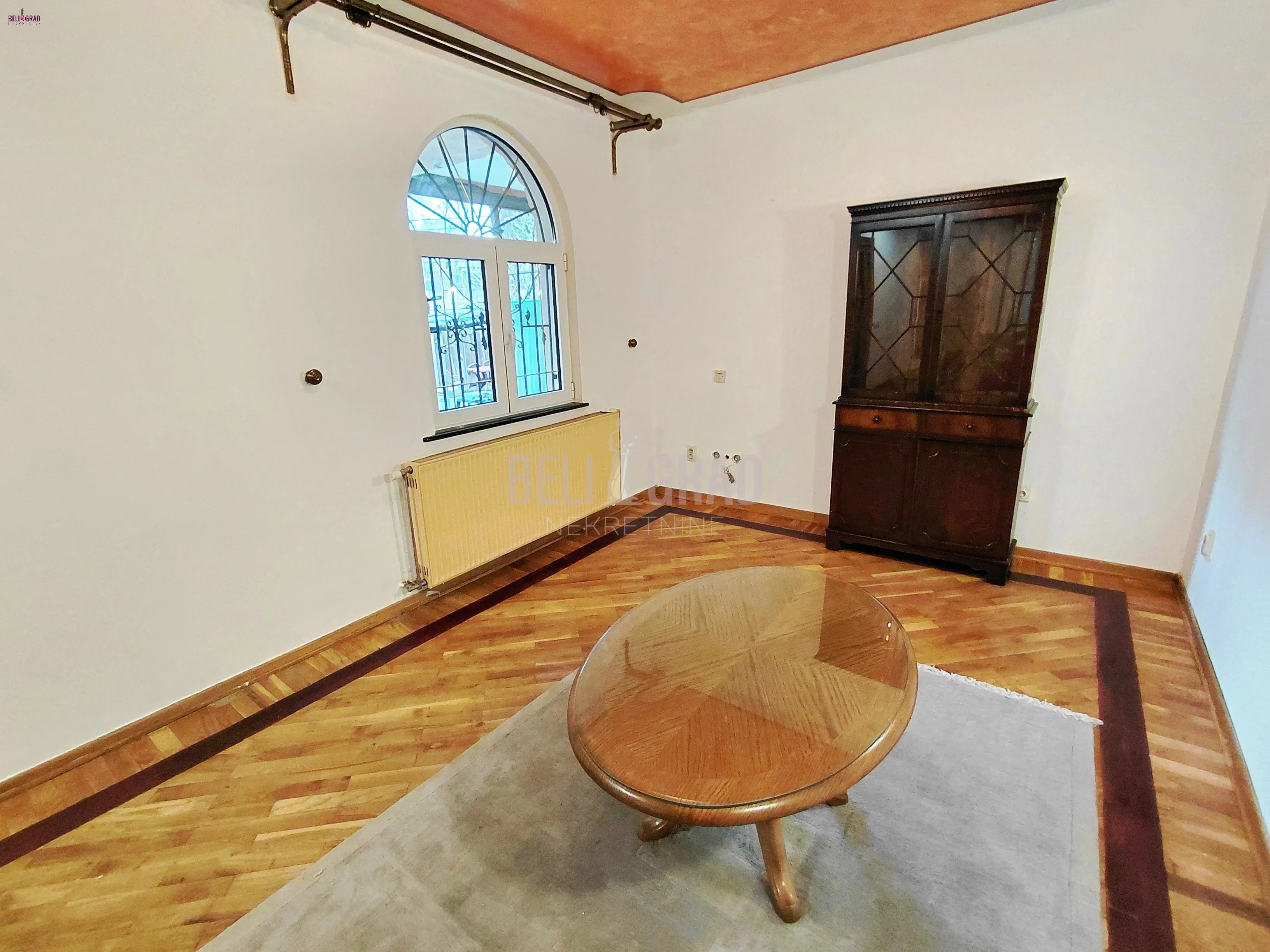 poslovni prostor  Zira 1000 evra 